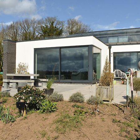 Park Barn Villa Whittington  ภายนอก รูปภาพ