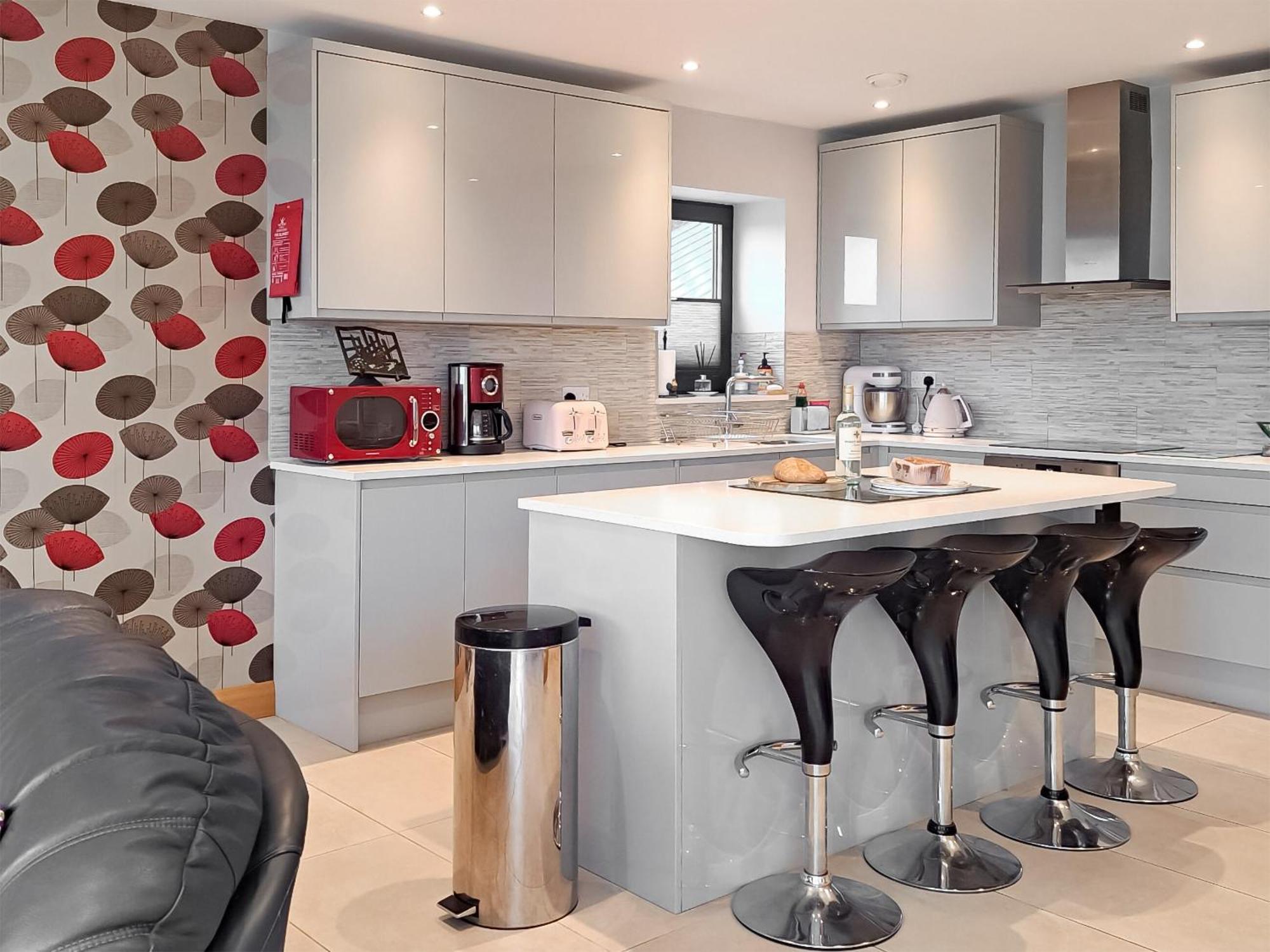 Park Barn Villa Whittington  ภายนอก รูปภาพ