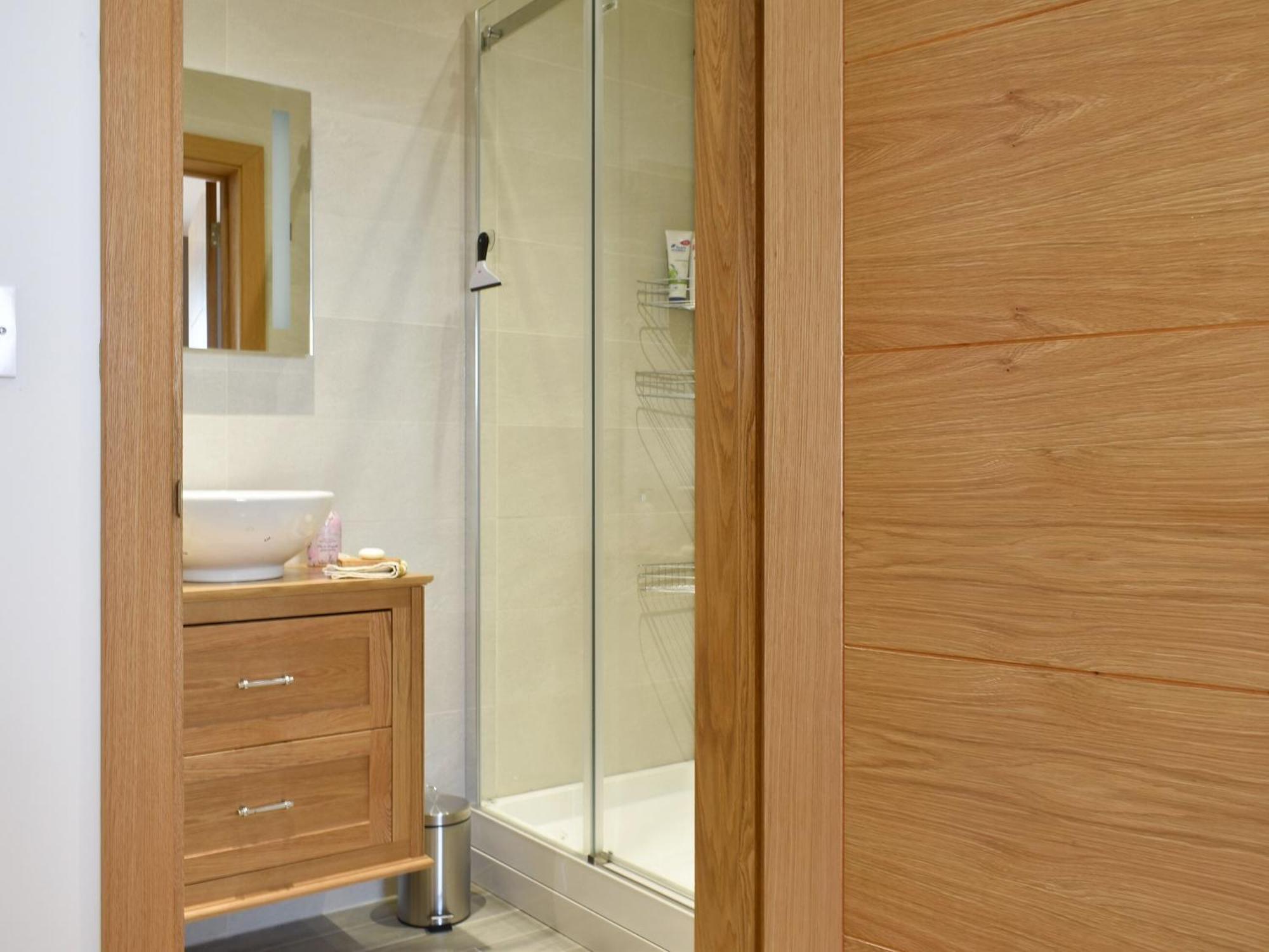 Park Barn Villa Whittington  ภายนอก รูปภาพ